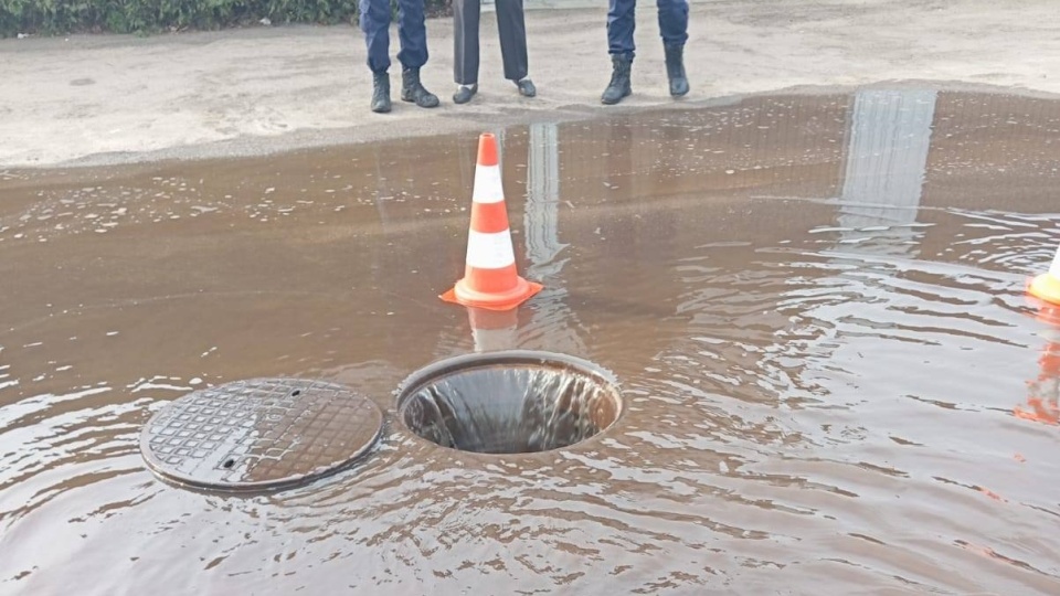 Poważna awaria wodociągowa we Włocławku/fot. KM PSP Włocławek, Facebook