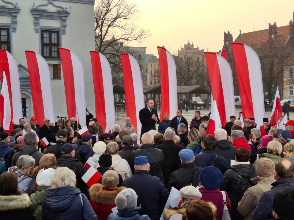 Tak wyglądało dzisiejsze spotkanie Karola Nawrockiego z mieszkańcami Chełmna. / Fot. Marcin Doliński