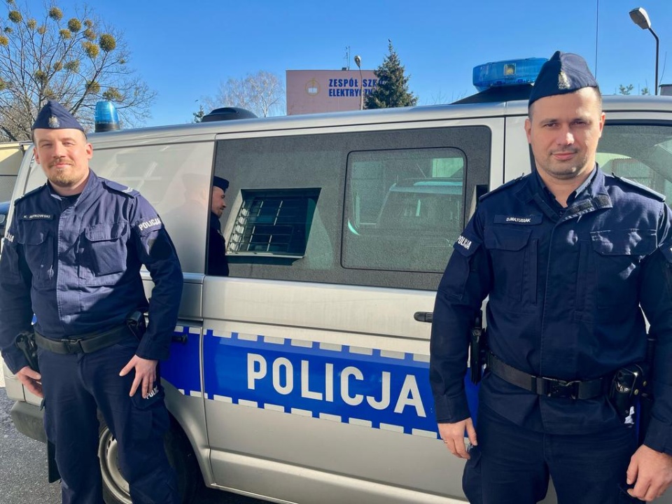 Policjanci z bydgoskiego Błonia natychmiast ruszyli z pomocą/fot. materiały policji