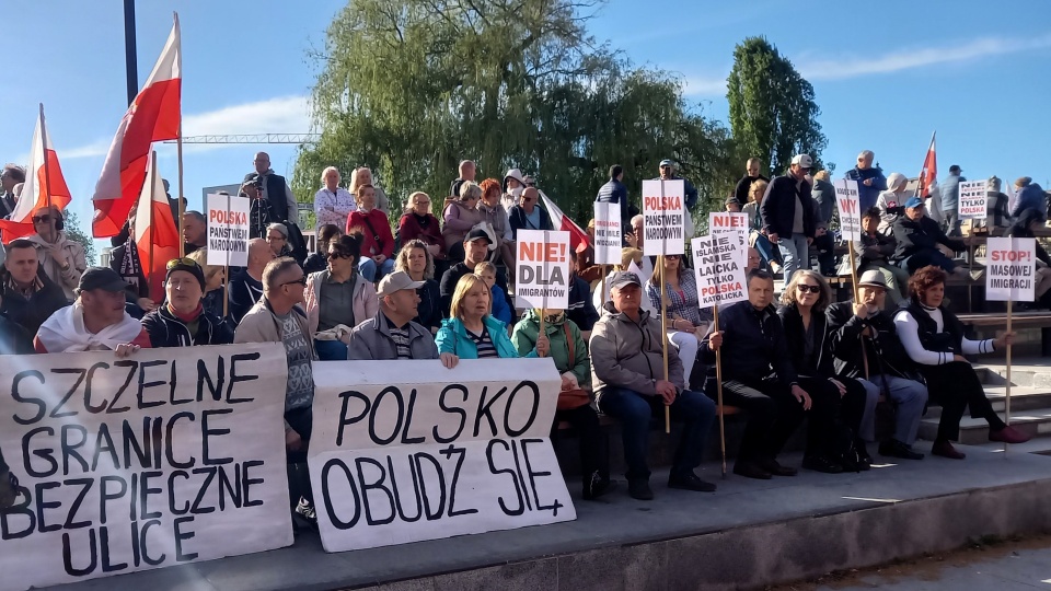 Protest przeciwko masowej imigracji odbył się na ul. Mostowej w Bydgoszczy/fot: Tatiana Adonis