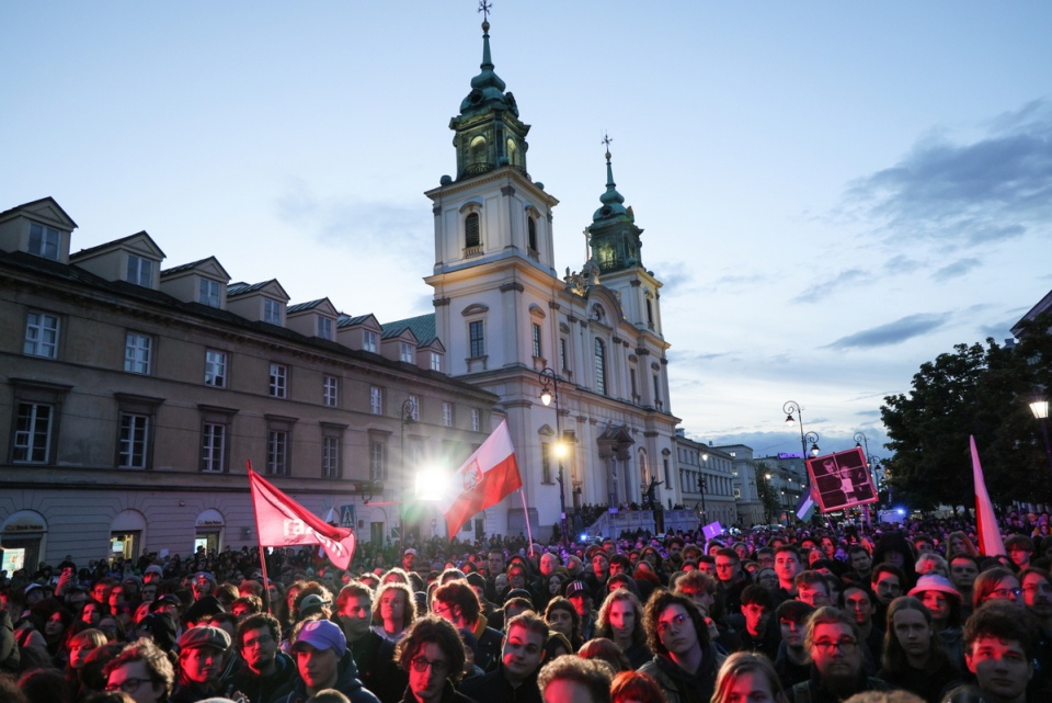 Wybory Prezydenta RP 2025 - kampania. Uczestnicy wiecu przedwyborczego kandydata Partii Razem w wyborach prezydenckich Adriana Zandberga w Warszawie/fot. Paweł Supernak, PAP