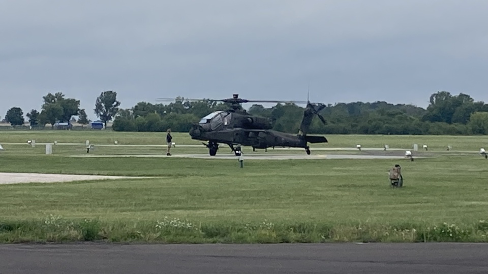 Apache zdominowały inowrocławskie niebo! 20 pilotów bierze udział w lotach szkoleniowych [wideo]